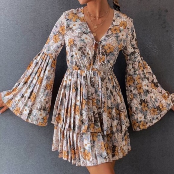 Dresses & Skirts - Bohemian Floral Print Bell Sleeve Ruffle Mini Dress